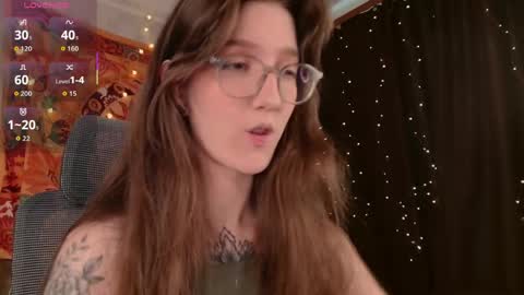 lolami_ online show from May 12, 7:16 am