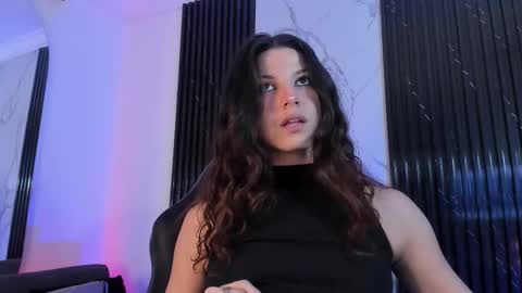 lolamustaine_ online show from November 7, 9:42 pm