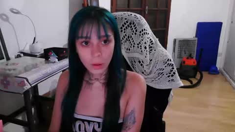 Snapshot of loleeta69 chatting on January 23, 5:02 am loleeta69 online show from January 23, 5:02 am