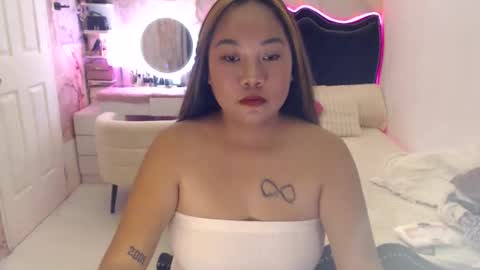 lolly_holii online show from May 31, 9:48 am