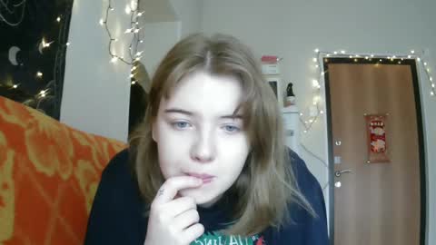Snapshot of lollylol11 chatting on February 14, 11:53 am Lilly online show from February 14, 11:53 am
