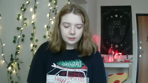 Snapshot of lollylol11 chatting on March 8, 1:01 pm Lilly online show from March 8, 1:01 pm