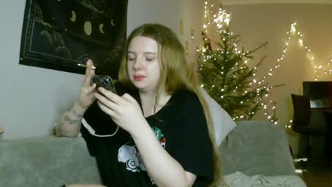 Snapshot of lollylol11 chatting on January 12, 2:24 am Lilly online show from January 12, 2:24 am