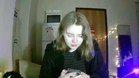 Snapshot of lollylol11 chatting on February 11, 6:22 pm Lilly online show from February 11, 6:22 pm