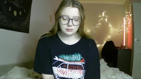 Snapshot of lollylol11 chatting on January 29, 4:26 am Lilly online show from January 29, 4:26 am