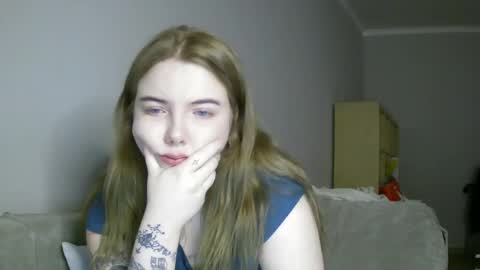 Snapshot of lollylol11 chatting on January 29, 7:53 pm Lilly online show from January 29, 7:53 pm