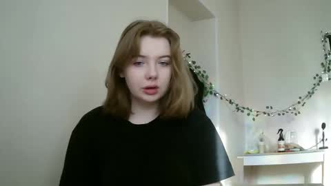 Snapshot of lollylol11 chatting on February 16, 11:38 am Lilly online show from February 16, 11:38 am