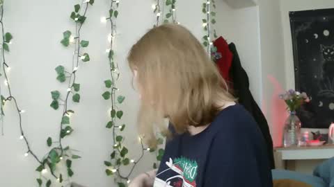 Snapshot of lollylol11 chatting on March 9, 11:25 am Lilly online show from March 9, 11:25 am
