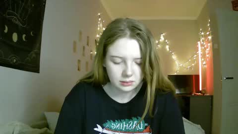 Snapshot of lollylol11 chatting on January 20, 1:39 am Lilly online show from January 20, 1:39 am