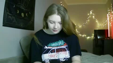 Snapshot of lollylol11 chatting on January 19, 3:32 pm Lilly online show from January 19, 3:32 pm