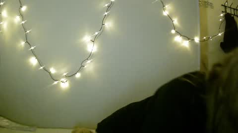 Snapshot of lollylol11 chatting on February 8, 11:35 pm Lilly online show from February 8, 11:35 pm