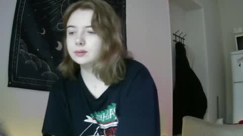 Snapshot of lollylol11 chatting on February 11, 8:15 am Lilly online show from February 11, 8:15 am