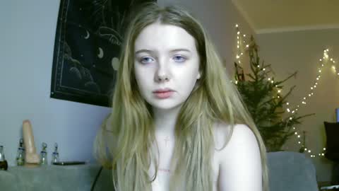 Snapshot of lollylol11 chatting on January 12, 12:33 pm Lilly online show from January 12, 12:33 pm