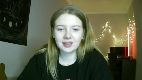 Snapshot of lollylol11 chatting on January 23, 10:54 pm Lilly online show from January 23, 10:54 pm