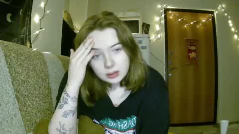 Snapshot of lollylol11 chatting on February 14, 9:53 pm Lilly online show from February 14, 9:53 pm