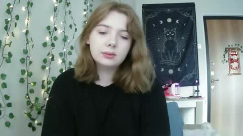 Snapshot of lollylol11 chatting on February 26, 12:27 pm Lilly online show from February 26, 12:27 pm