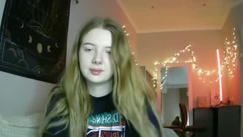 Snapshot of lollylol11 chatting on December 24, 2:22 pm Lilly online show from December 24, 2:22 pm