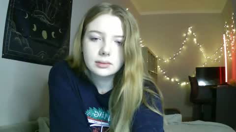 Snapshot of lollylol11 chatting on January 17, 3:43 pm Lilly online show from January 17, 3:43 pm