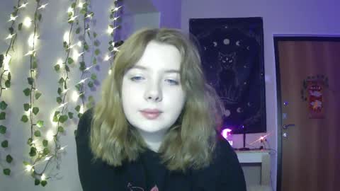 Snapshot of lollylol11 chatting on February 23, 4:29 pm Lilly online show from February 23, 4:29 pm