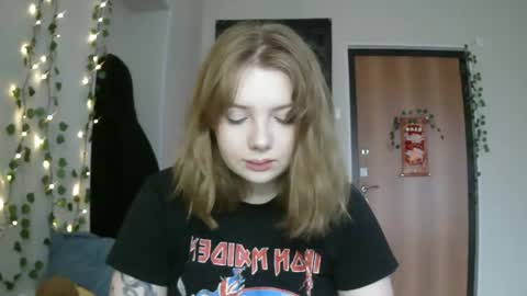 Snapshot of lollylol11 chatting on March 1, 2:02 pm Lilly online show from March 1, 2:02 pm