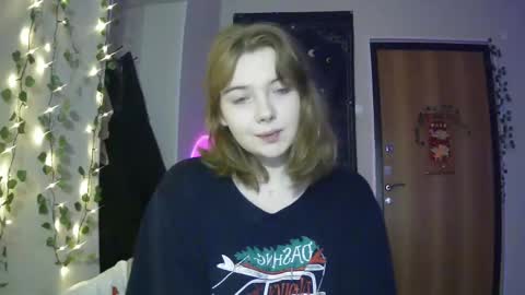 Snapshot of lollylol11 chatting on February 25, 3:31 pm Lilly online show from February 25, 3:31 pm