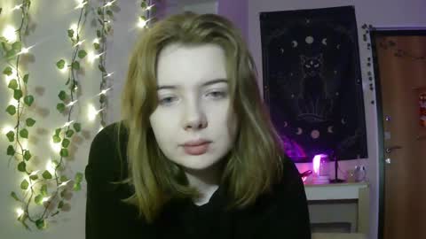 Snapshot of lollylol11 chatting on February 17, 9:54 pm Lilly online show from February 17, 9:54 pm