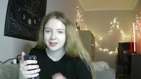 Snapshot of lollylol11 chatting on January 15, 5:05 pm Lilly online show from January 15, 5:05 pm