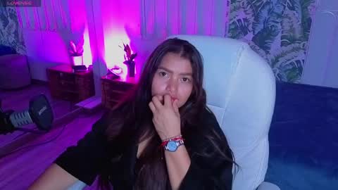 loly_marce online show from May 15, 8:33 pm
