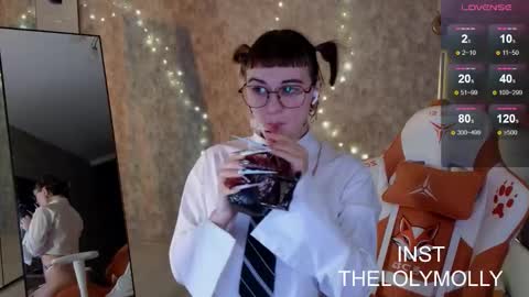 Snapshot of lolymolli chatting on October 17, 10:07 am Molli online show from October 17, 10:07 am