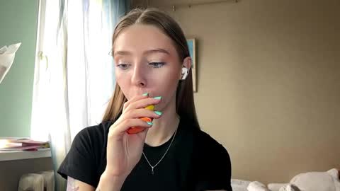 Lili online show from April 6, 1:45 pm