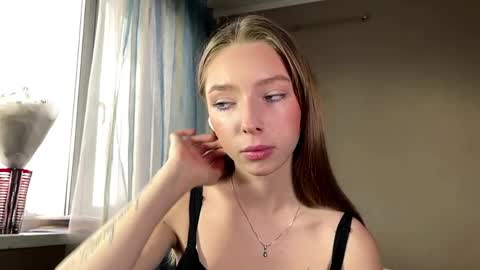 Lili online show from April 5, 1:54 pm