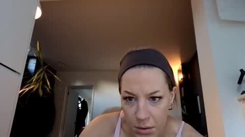 Em online show from January 7, 8:39 am