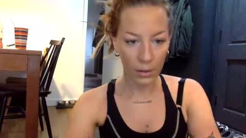 Em online show from December 15, 8:52 am