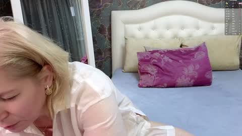 Lora online show from December 3, 9:31 am