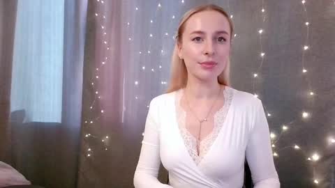 loravine online show from April 4, 1:54 pm