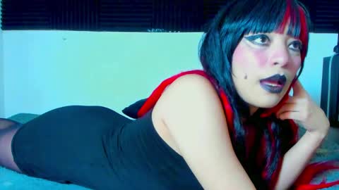 Lore Depp online show from May 15, 9:50 pm