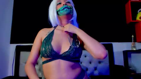 Lore Depp online show from October 25, 4:20 am