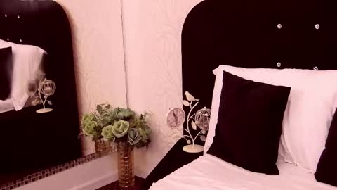 lorenakarter online show from November 22, 9:23 am