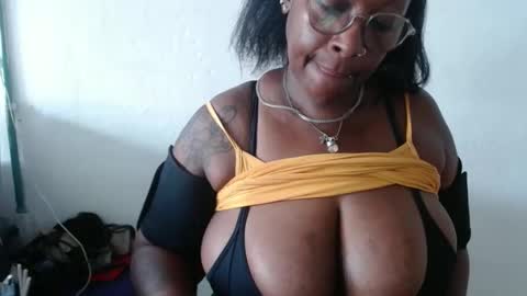 loretybighot online show from February 7, 2:15 pm