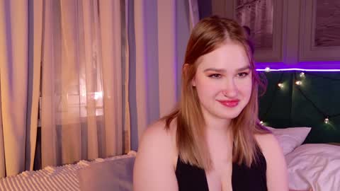 Lori online show from December 5, 8:33 pm
