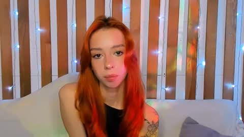 Lori online show from September 26, 2:09 am