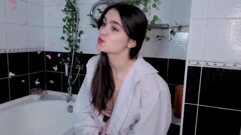 Nicole online show from April 3, 8:18 pm