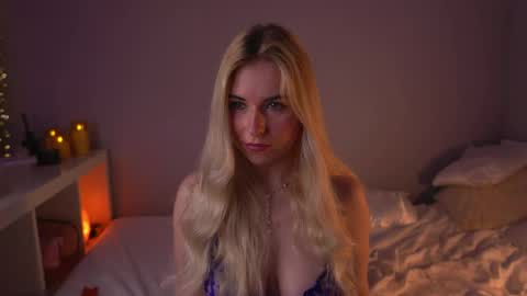 Lorrie online show from May 16, 10:36 am