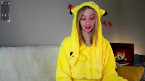 Jess online show from May 3, 3:32 am