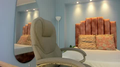  Lou Rosse  online show from May 5, 8:34 pm