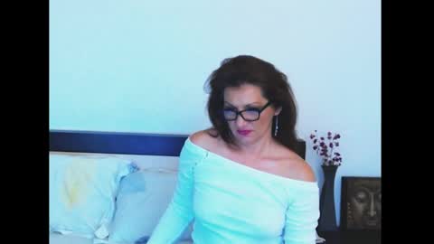louisebella online show from May 25, 11:15 pm
