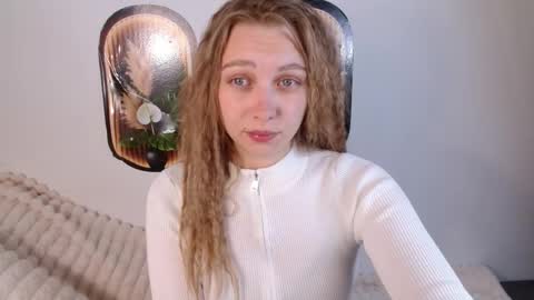 love bella  online show from May 11, 12:24 am