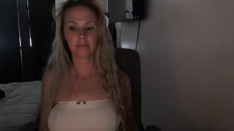 LoVe On  online show from April 30, 11:52 pm