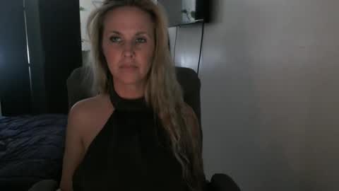 LoVe On  online show from May 22, 11:36 pm