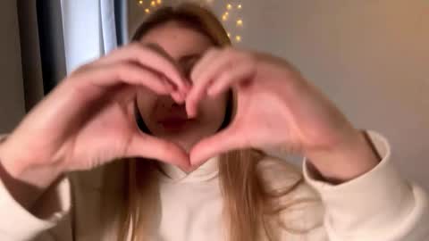 Ella online show from December 22, 6:16 am